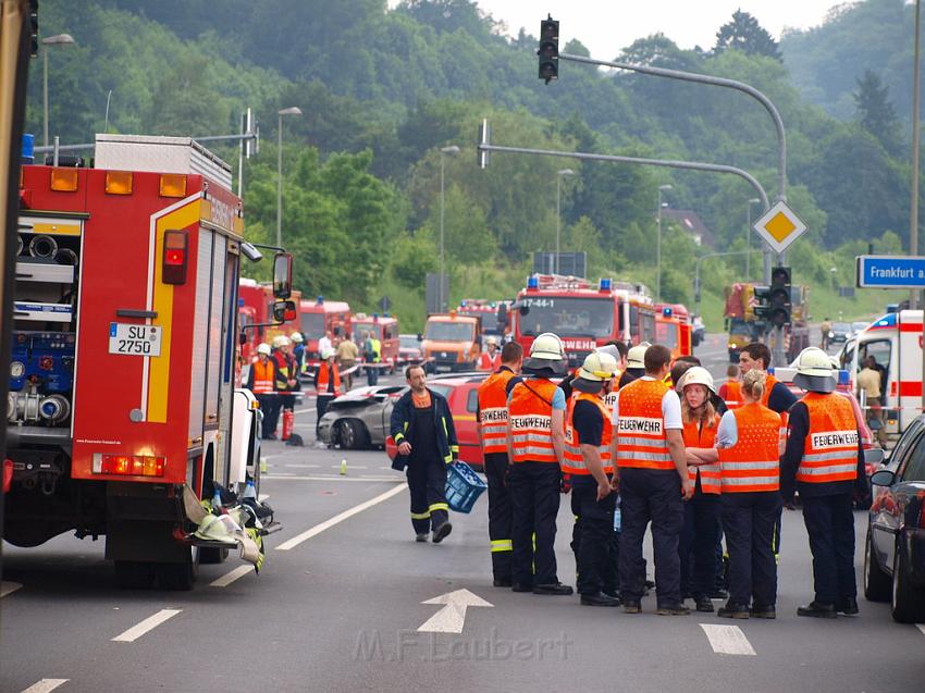 Schwerer Unfall mit Reisebus Lohmar Donrather Dreieck P263.JPG